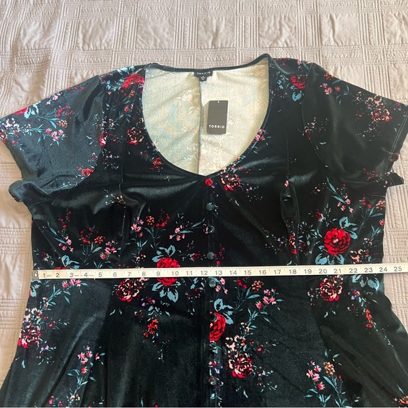 Torrid Mini Velvet Skater Dress Dark Green Floral V-Neck Plus Size 4X NEW - Picture 12 of 16